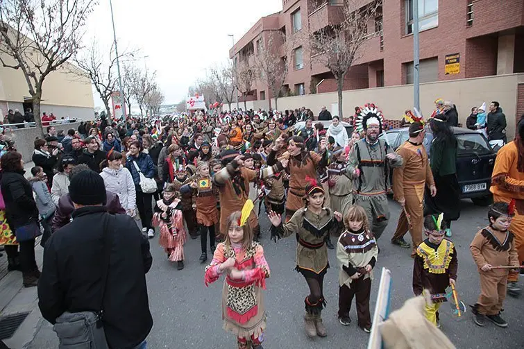 Multitudinària Rua de carnestoltes 2015 a Mollerussa.