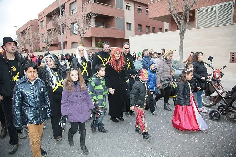 Multitudinària Rua de carnestoltes 2015 a Mollerussa.