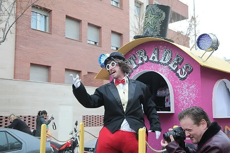 Multitudinària Rua de carnestoltes 2015 a Mollerussa.