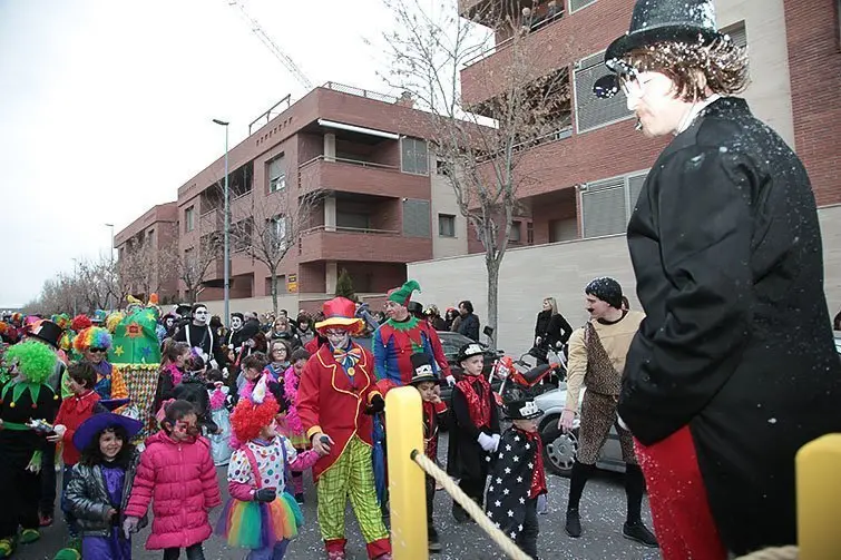 Multitudinària Rua de carnestoltes 2015 a Mollerussa.