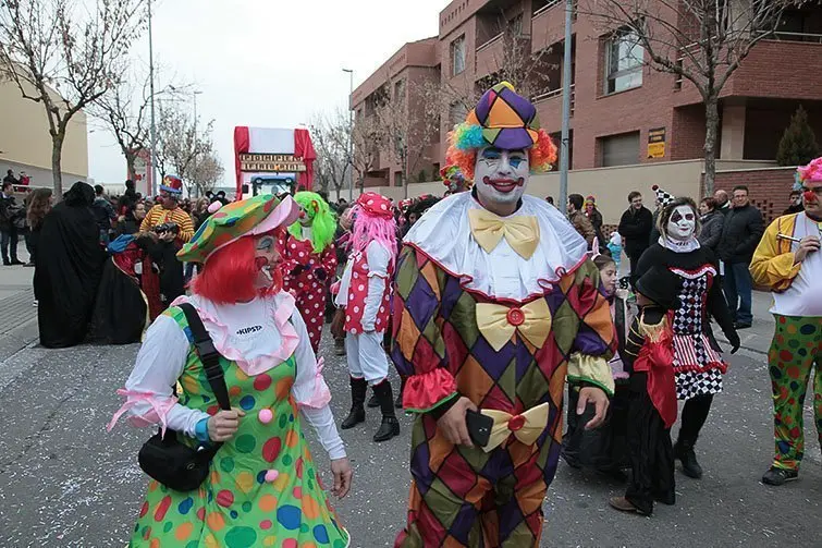 Multitudinària Rua de carnestoltes 2015 a Mollerussa.