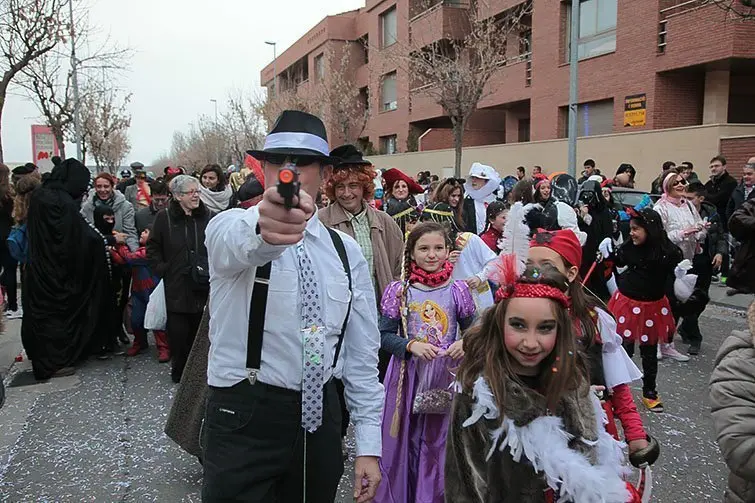 Multitudinària Rua de carnestoltes 2015 a Mollerussa.