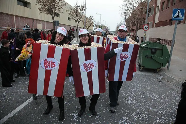 Multitudinària Rua de carnestoltes 2015 a Mollerussa.