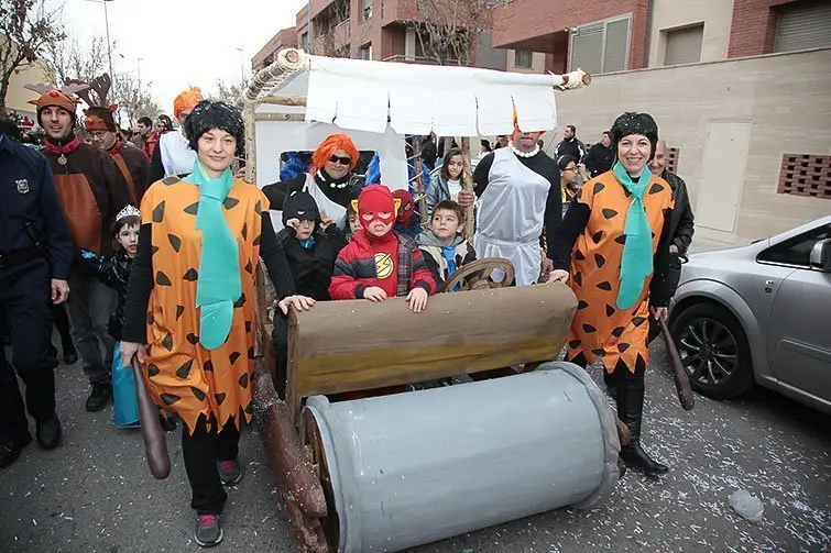 Multitudinària Rua de carnestoltes 2015 a Mollerussa.