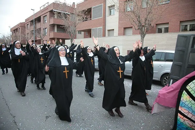 Multitudinària Rua de carnestoltes 2015 a Mollerussa.