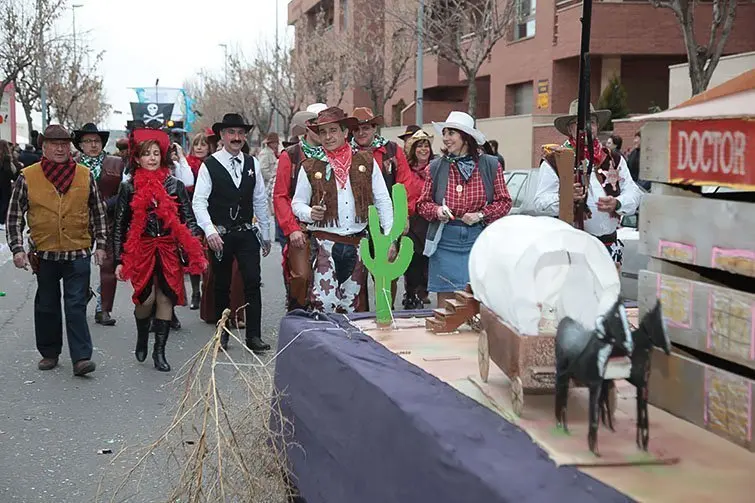 Multitudinària Rua de carnestoltes 2015 a Mollerussa.