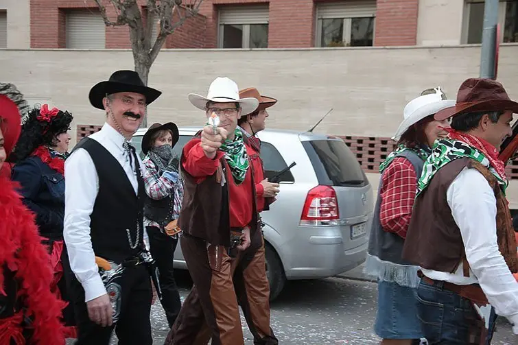 Multitudinària Rua de carnestoltes 2015 a Mollerussa.