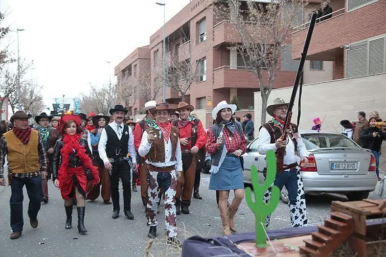 Multitudinària Rua de carnestoltes 2015 a Mollerussa.
