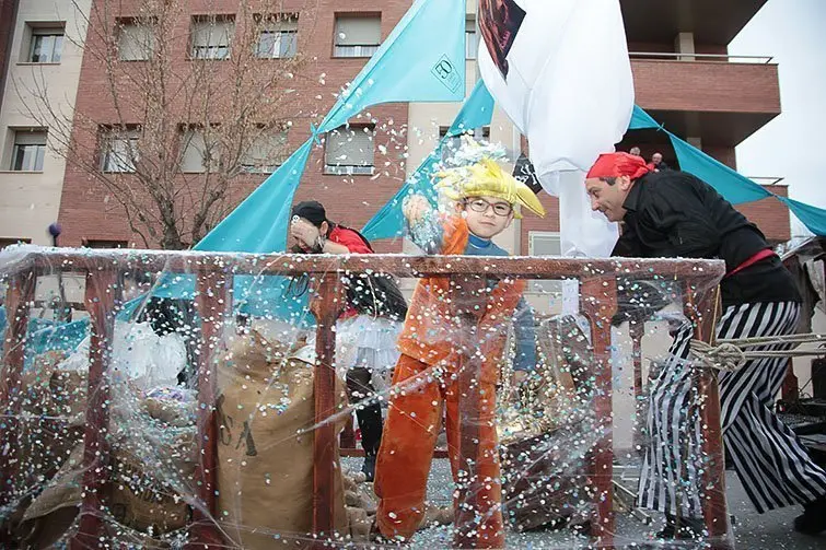 Multitudinària Rua de carnestoltes 2015 a Mollerussa.