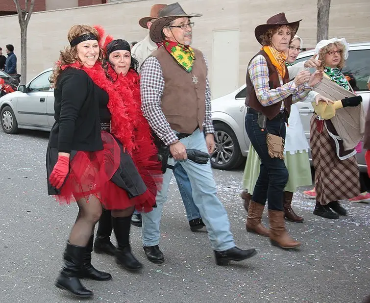 Multitudinària Rua de carnestoltes 2015 a Mollerussa.