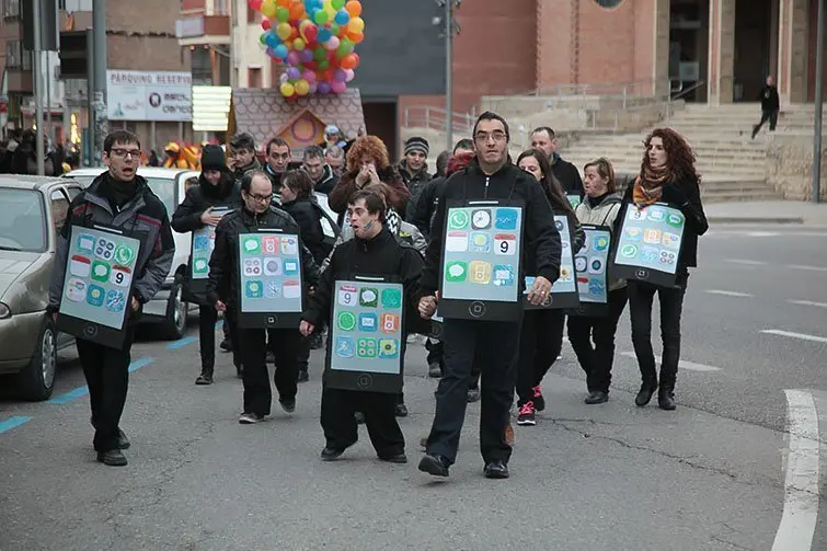 Multitudinària Rua de carnestoltes 2015 a Mollerussa.