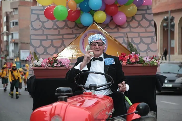 Multitudinària Rua de carnestoltes 2015 a Mollerussa.