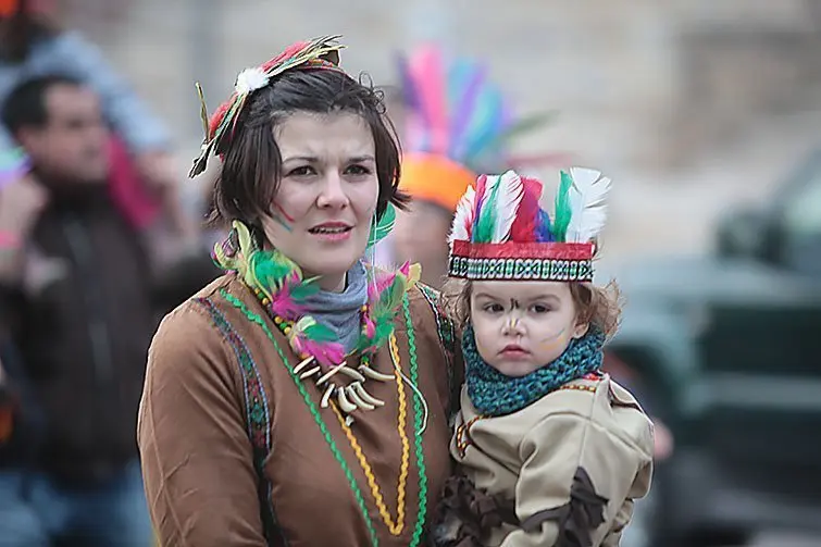 Multitudinària Rua de carnestoltes 2015 a Mollerussa.
