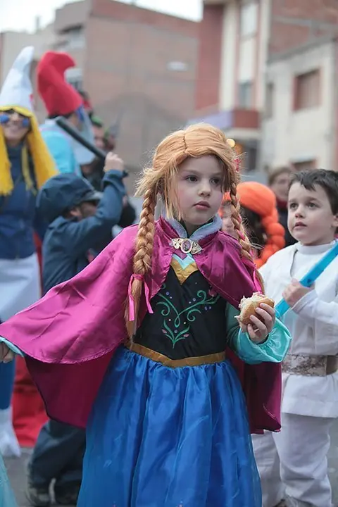 Multitudinària Rua de carnestoltes 2015 a Mollerussa.