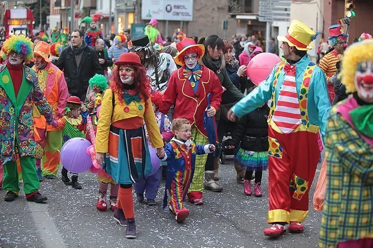 Multitudinària Rua de carnestoltes 2015 a Mollerussa.