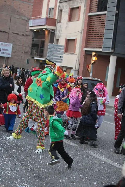 Multitudinària Rua de carnestoltes 2015 a Mollerussa.