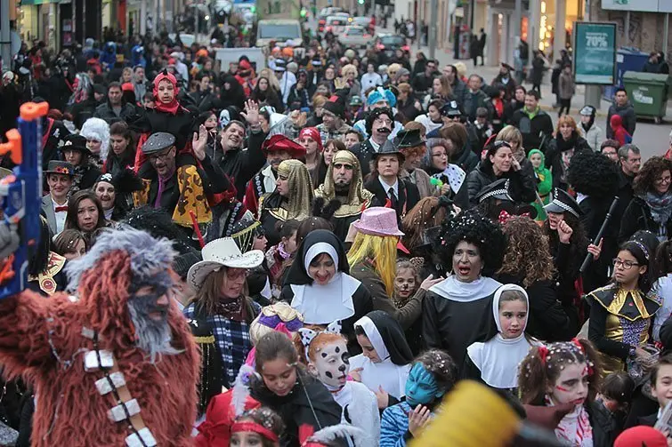 Multitudinària Rua de carnestoltes 2015 a Mollerussa.