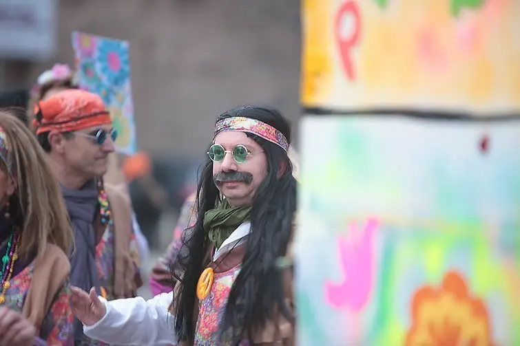 Multitudinària Rua de carnestoltes 2015 a Mollerussa.