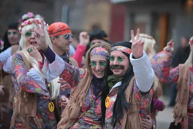 Multitudinària Rua de carnestoltes 2015 a Mollerussa.