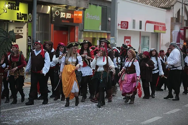 Multitudinària Rua de carnestoltes 2015 a Mollerussa.
