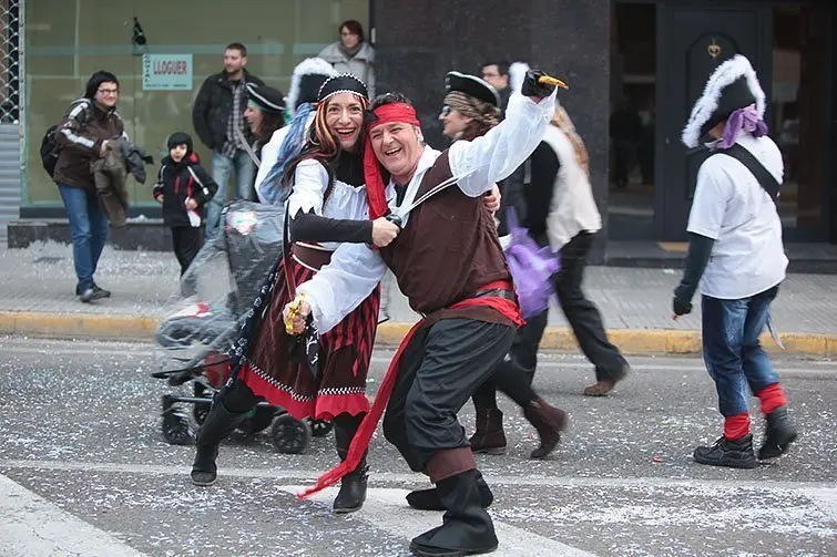 Multitudinària Rua de carnestoltes 2015 a Mollerussa.