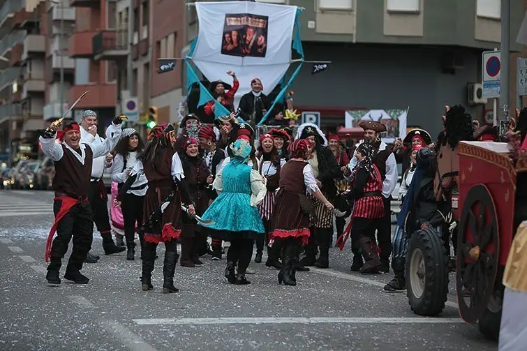 Multitudinària Rua de carnestoltes 2015 a Mollerussa.