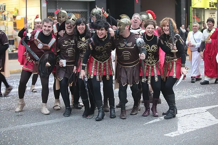 Multitudinària Rua de carnestoltes 2015 a Mollerussa.
