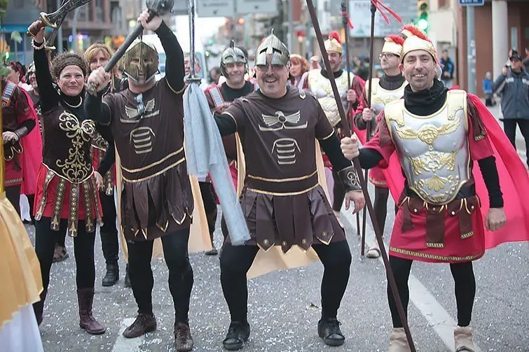 Multitudinària Rua de carnestoltes 2015 a Mollerussa.