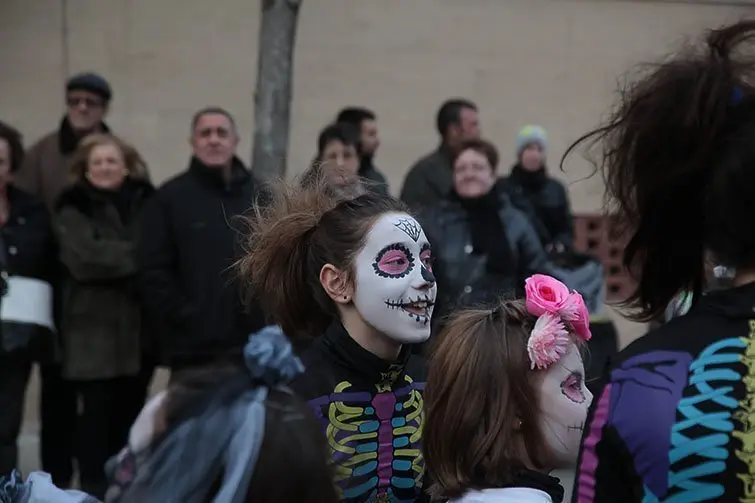 Multitudinària Rua de carnestoltes 2015 a Mollerussa.