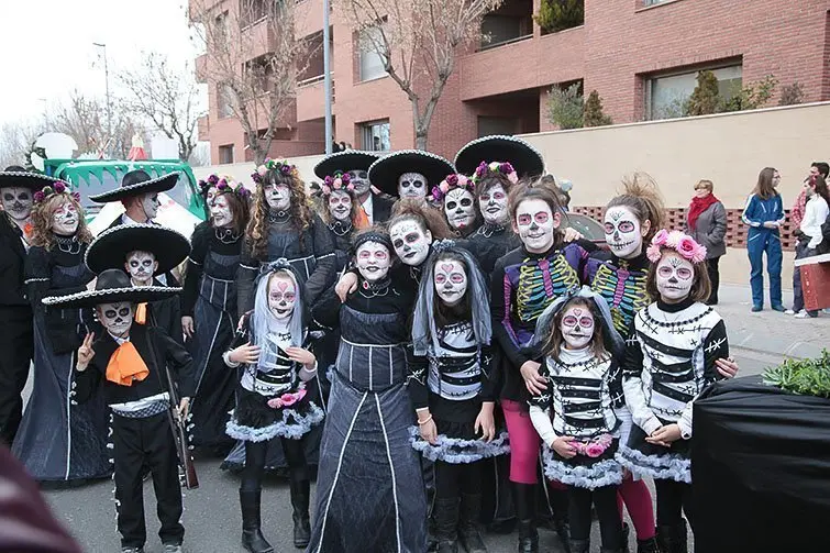 Multitudinària Rua de carnestoltes 2015 a Mollerussa.