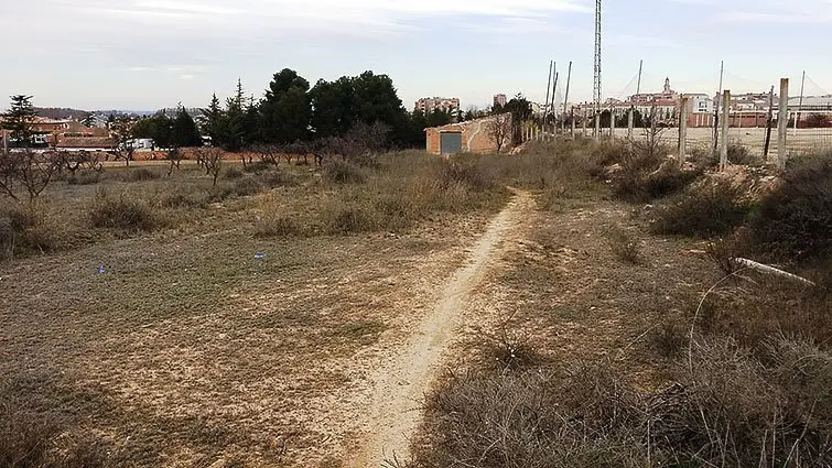 Parcel·la destinada a l&#39;aparcament Camp de futbol de les Borges Blanques.