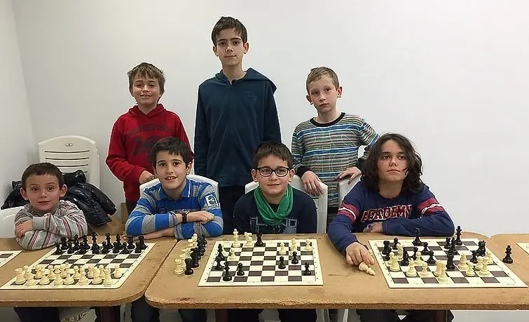 Els nens i nenes que participen en l&#39;escola del Club d&#39;Escars Mollerussa.