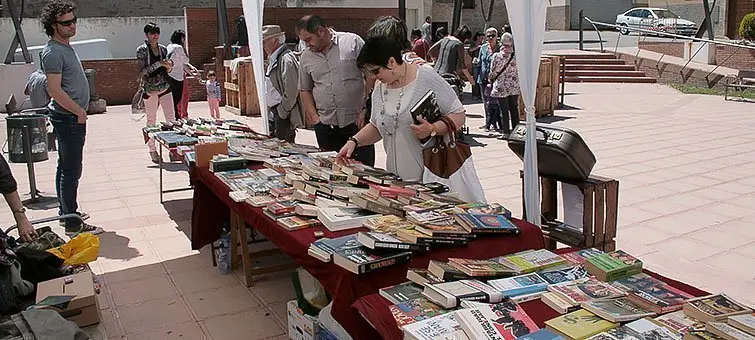 Primer Mercat d&#39;intercanvi de llibres organitzat per Miralcamp Activa&#39;t.