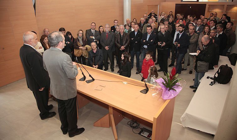 Joan Reñé presideix la inauguració de la Sala Polivalent de Sidamon.
