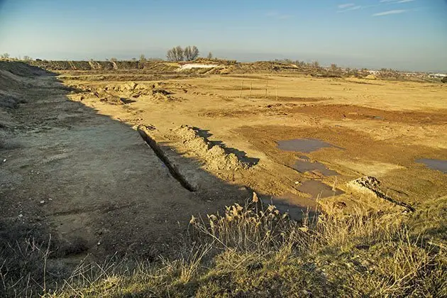 Finca en la que es construirà la pista d&#39;Atletisme al Parc de La Serra.