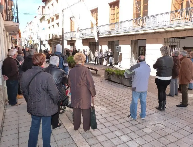 Concentració solidaritat víctimes accident aeri als Alps (25-03-2015)