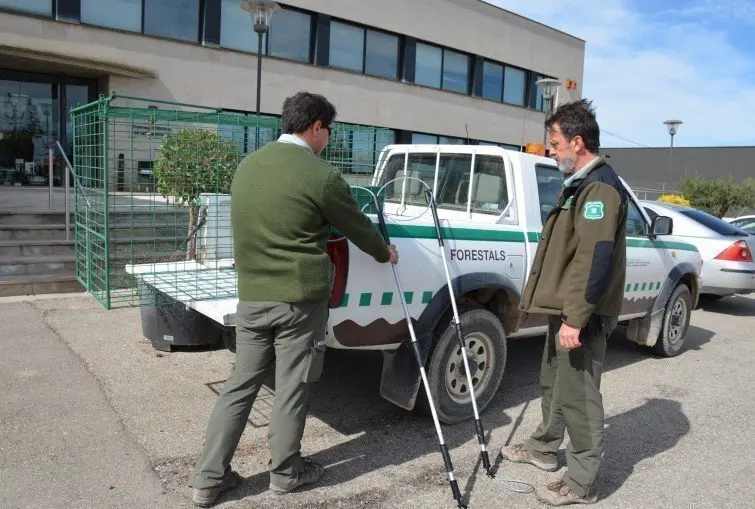 Els agents rurals de les Garrigues davant del Consell Comarcal.