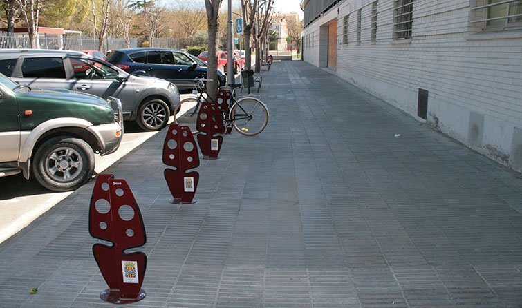 Imatge de l&#39;aparcament de bicicletes davant del CAP de Mollerussa.