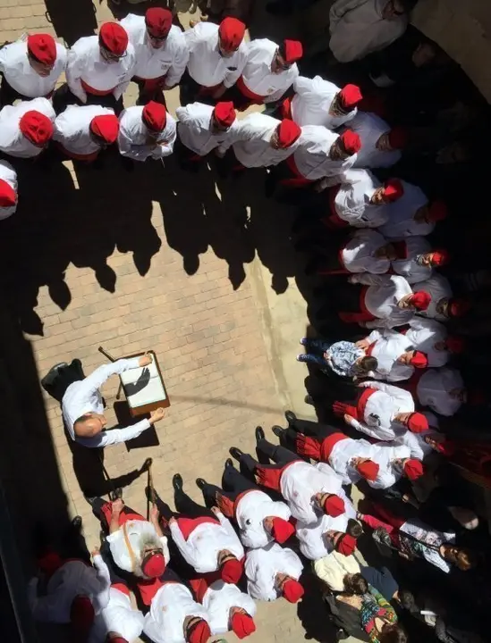 La Massa Coral els cantaires de Juneda, en la inauguració de la seva plaça