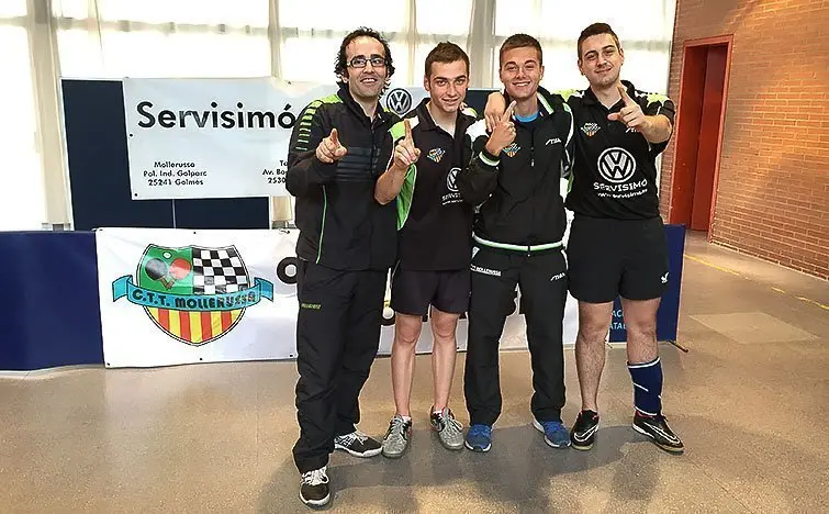 Ricard Gómez, Guillem Solé i Eric Calderó, i el preparador Àlex Carrera del CTT Mollerussa.