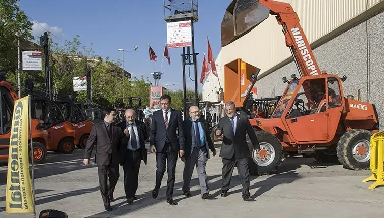 Pere Torres visita Autotrac acompanyat de Solsona, Segarra i Francesc Fabregat.