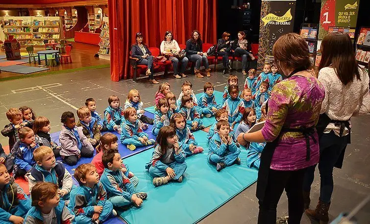 Els alumnes de les escoles del Pla d&#39;Urgell visiten el Saló del LLibre Infantil i Juvenil.