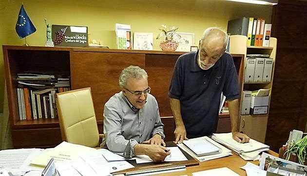 Enric Mir i Francesc Macià revisen els comptes muncipals
