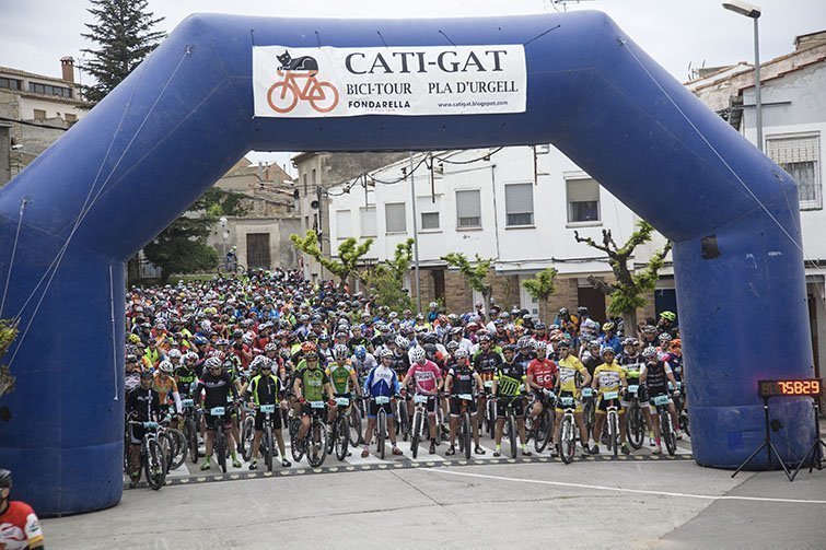 La sortida de la vuitena edició de la Cati-Gat a Fondarella.