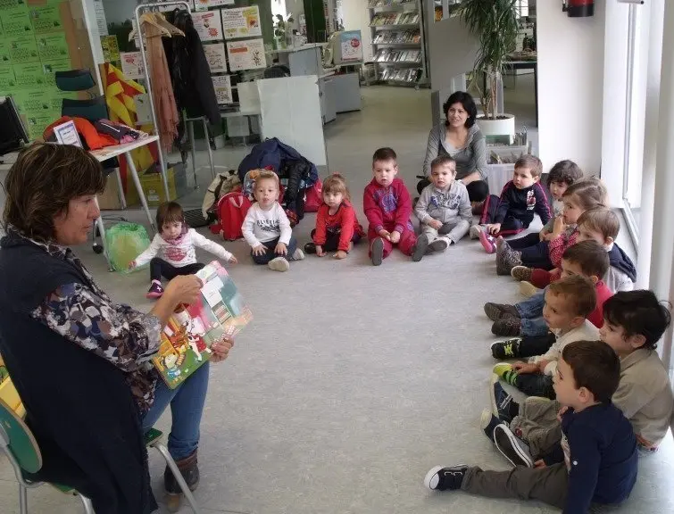 visites llars infants biblioteca 018