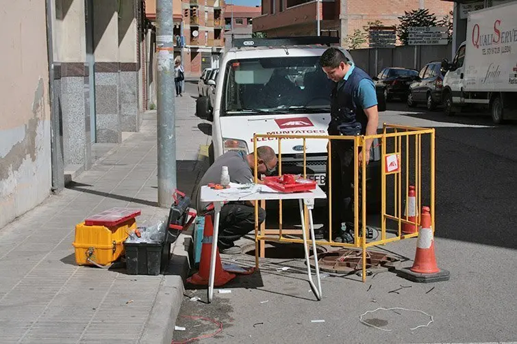 Treballs de desplegament de fibra òptica a Mollerussa.