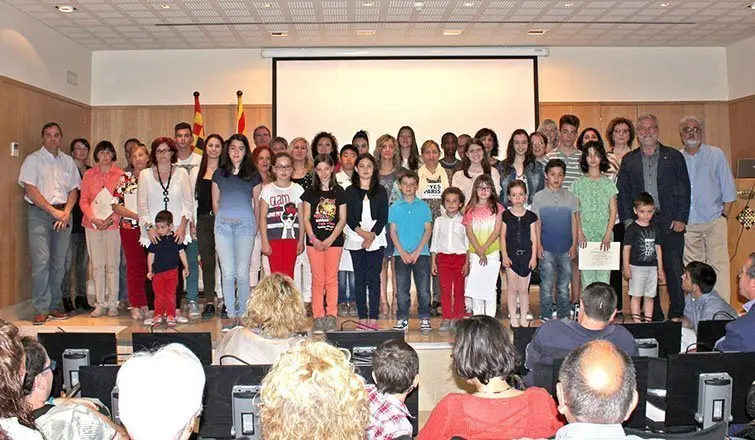 Els alumnes guanyador del Premi d'il·lustració El Sol del Pla.