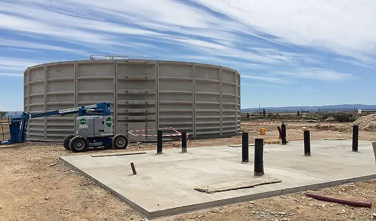 El dipòsit que s'ha instal·lat en l'embassament de de la Bassella.