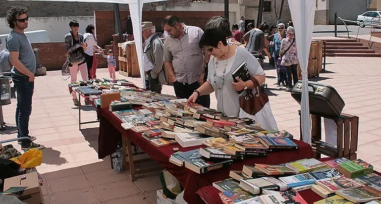 Primer Mercat d'intercanvi de llibres Miralcamp Activa't.