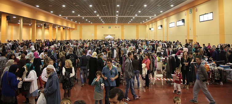 Els mercats de segona mà de Mollerussa atreuen centenars de persones.